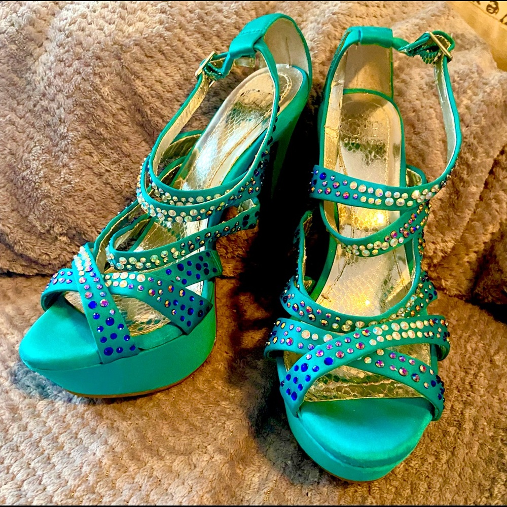 SZ 6 GIANNI BINI BEJEWELED STRAPPY CRISSCROSS HEELS